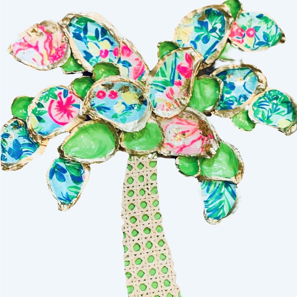 Lilly P. Coastal Wall Palm Tree